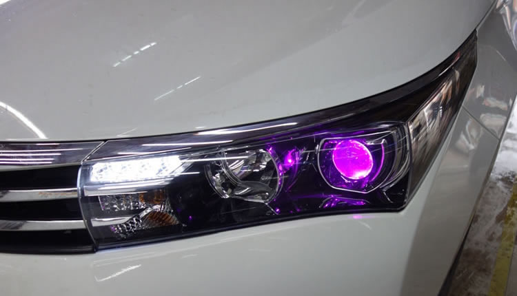 西安丰田卡罗拉车灯改装海拉5透镜氙气大灯及恶魔眼