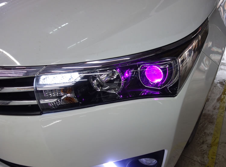 西安丰田卡罗拉大灯升级海拉5透镜氙气灯