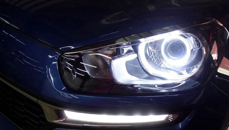 西安起亚kx3汽车大灯改装海拉5透镜D1S氙气灯及天使眼